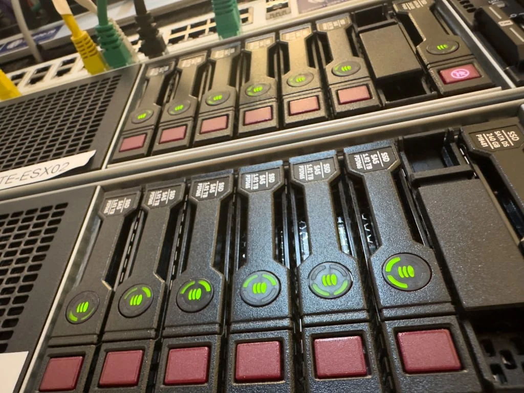 Schijven in een server in het datacenter van Spete.nl